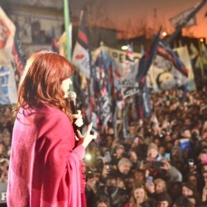 Cristina Kirchner habló en Ensenada en el acto homenaje a Perón, pidió por un gran acuerdo para recuperar el salario de los trabajadores y al mismo tiempo Martín Guzmán renunció al Ministerio de Economía