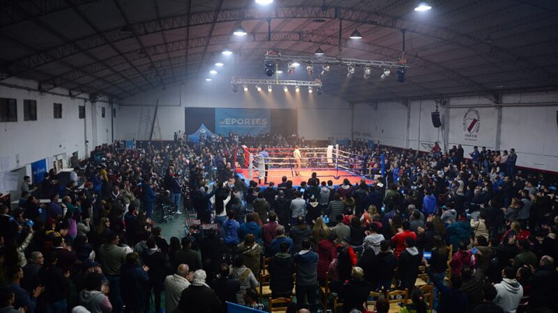 El boxeo tuvo su noche en el Club Defensa con una masiva concurrencia de público que disfrutó de una velada apasionante