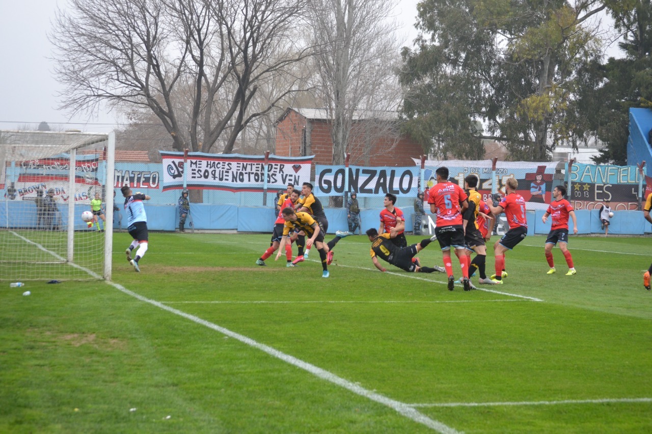 Santamarina ganó en Adrogué y potencia su fútbol para mantener la categoría