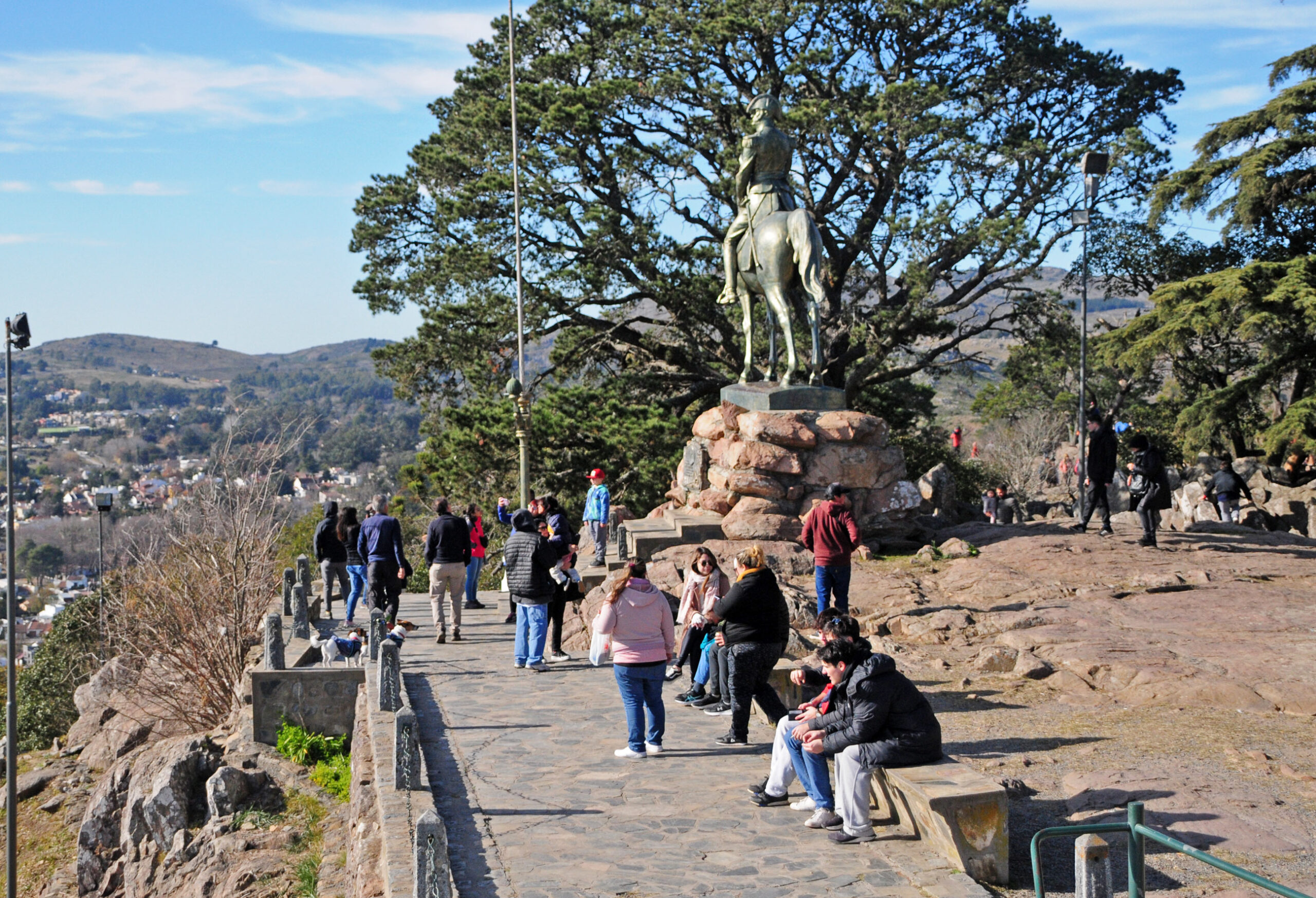 El turismo sigue en alza: Tandil estuvo colmado de visitantes y más de 3,2 millones de personas viajaron por todo el país