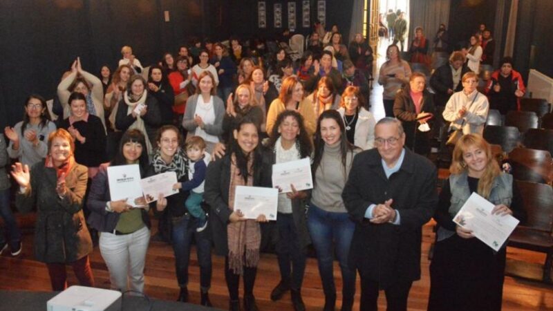 El concurso para mujeres emprendedoras del municipio generó malestar en las ganadoras, que por un «error de tipeo» cobraron un premio 25% menor