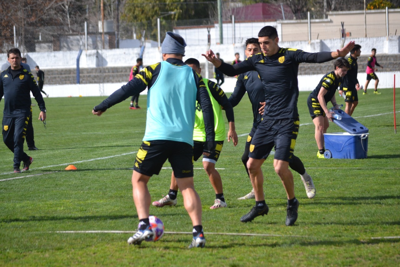 Santamarina recibe a Atlanta en Tandil con la misión de ganar para salir de fondo de la tabla