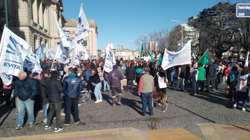 Movilización, marcha y repudio generalizado de todos los espacios políticos de Tandil, frente al intento de magnicidio sufrido por la vicepresidenta