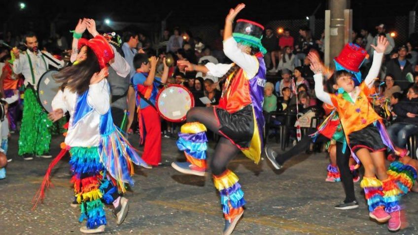 Se presenta en Tandil el Programa cultural «Carnavales Argentinos», que brinda apoyo económico, técnico y artístico a las celebraciones populares y federales