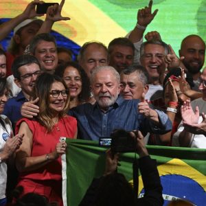 Lula Da Silva venció en segunda vuelta a Bolsonaro y es el nuevo presidente de Brasil: “Intentaron enterrarme vivo y aquí estoy”