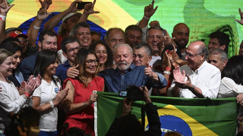 Lula Da Silva venció en segunda vuelta a Bolsonaro y es el nuevo presidente de Brasil: “Intentaron enterrarme vivo y aquí estoy”