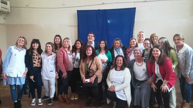 Con el objetivo de profundizar el tiempo de enseñanza en las escuelas del distrito, se realizó una mesa de trabajo abordando la experiencia pedagógica de la implementación de la quinta hora en Tandil y la región