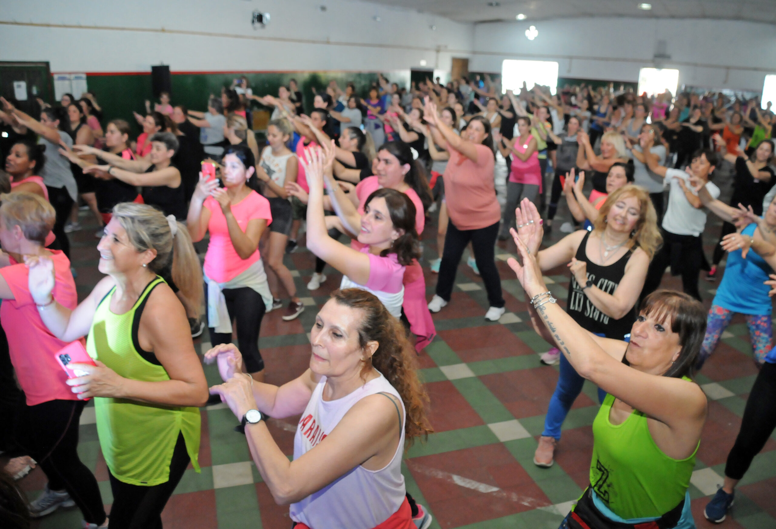 «Tandil Rosa»: el domingo se bailará zumba para concientizar sobre la prevención del cáncer de mama y colaborar con la familia de Isidro Gastaldi Aladro