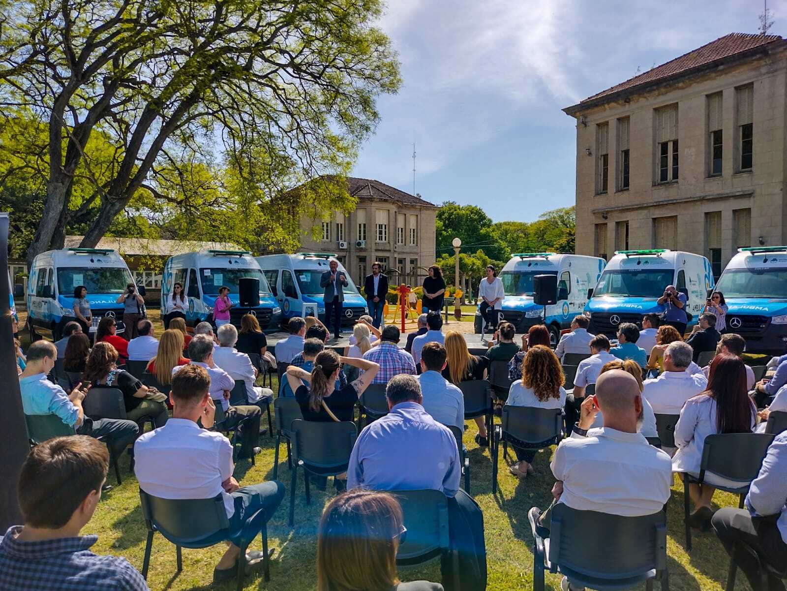 El Ministerio de Salud de la Nación realizó la entrega de ambulancias en La Plata: uno de los vehículos será parte del Sistema Integrado de Salud Pública de Tandil