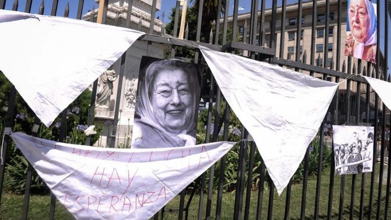 Una multitud en Plaza de Mayo despidió a Hebe de Bonafini