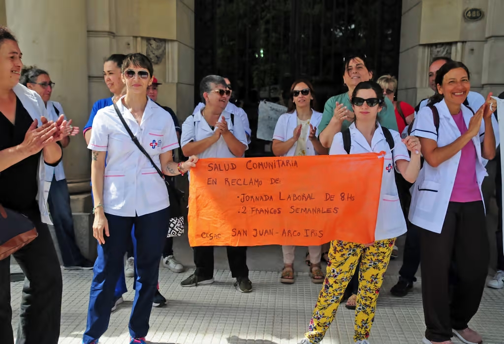 Los trabajadores de salud comunitaria volverán a movilizarse frente al Municipio y le piden al intendente mayor vocación de diálogo