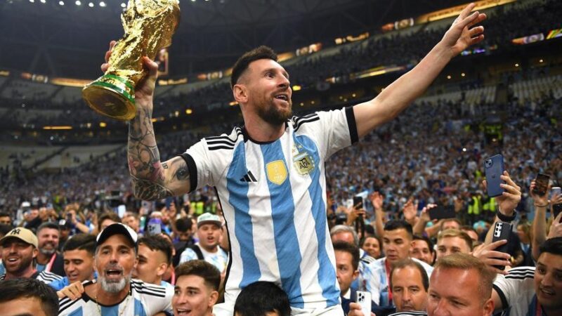 El Gobierno decretó feriado nacional para este martes 20 de diciembre y así millones de argentinos pueden recibir a los campeones del mundo