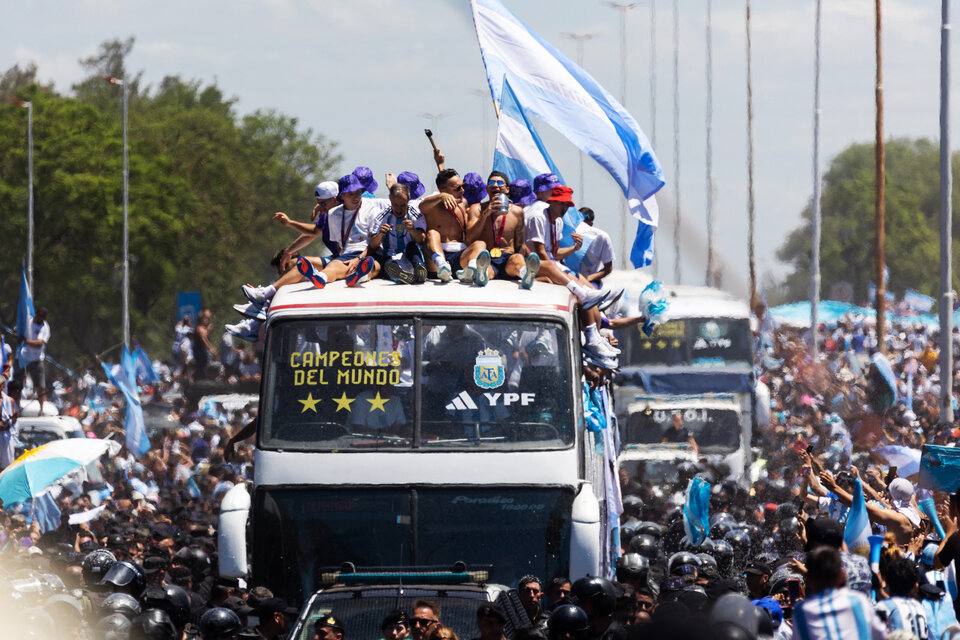 La Copa está en casa: histórico recibimiento a la Selección Nacional, que vivió una jornada inolvidable en el regreso al país