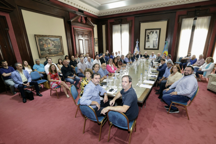 Kicillof acordó con gremios un nuevo aumento para los trabajadores estatales