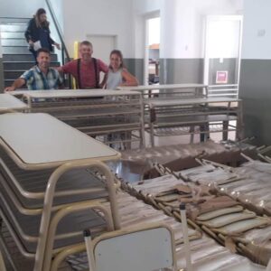 Más Escuelas de Tandil recibieron mobiliario confeccionado por la fábrica de equipamiento escolar, recuperada por la actual gestión bonaerense
