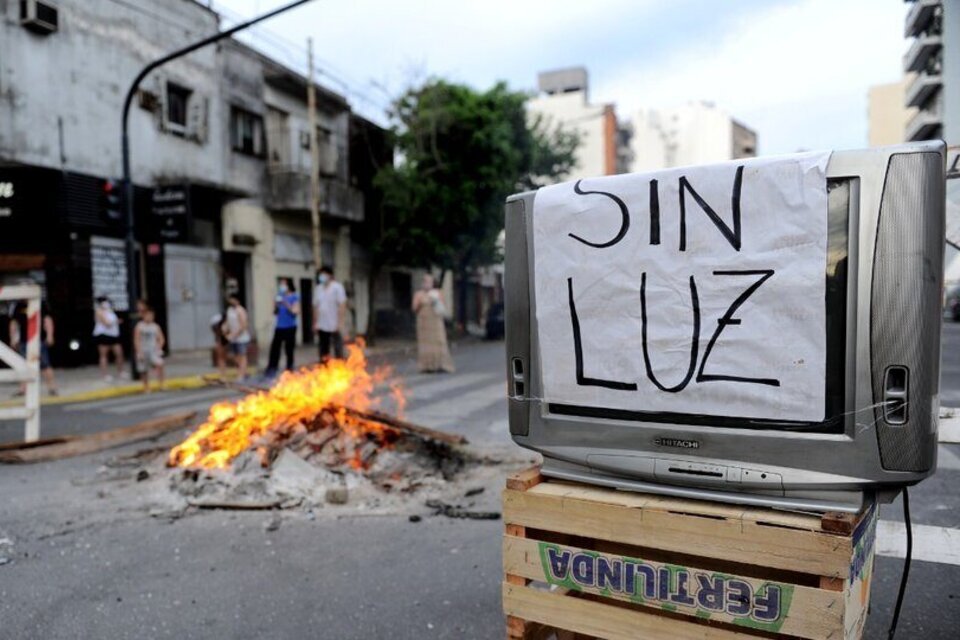 Masivo apagón: una falla en el sistema general dejó a un tercio del país sin luz