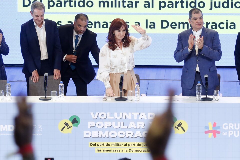 Cristina Kirchner: «Nos persiguen porque igualamos a las sociedades»