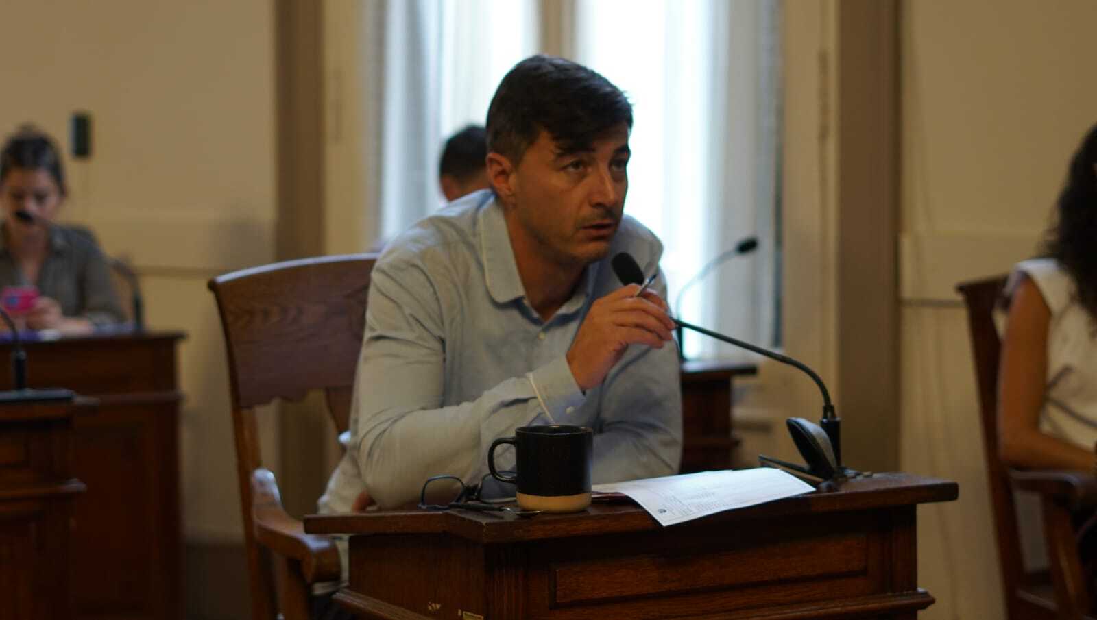 Ante la creciente demanda del sector y de la ciudadanía, el Concejal Darío Méndez presentó un proyecto para extender los plazos de permanencia e incorporación de taxis y remises en la ciudad