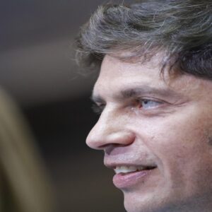 Axel Kicillof: “Quiero invitarlos a seguir avanzando derecho al futuro”