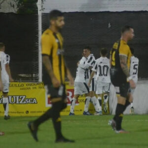 Federal A: Santamarina lo ganaba, pero en una ráfaga Liniers se lo dio vuelta y lo venció en Bahía Blanca
