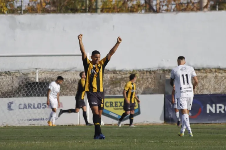 Domingo de resurrección para Santamarina:  venció 3-1 a Cipolletti en Rio Negro en la despedida de Carlos Mayor