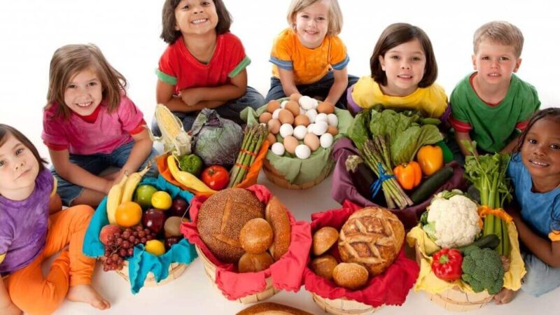 Preocupación por la nutrición de niños y adolescentes: consumen solo el 20% de las frutas y verduras recomendadas