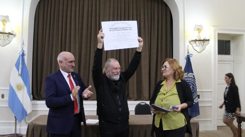 El dramaturgo Mauricio Kartun recibió el Doctorado Honoris Causa de la Unicen