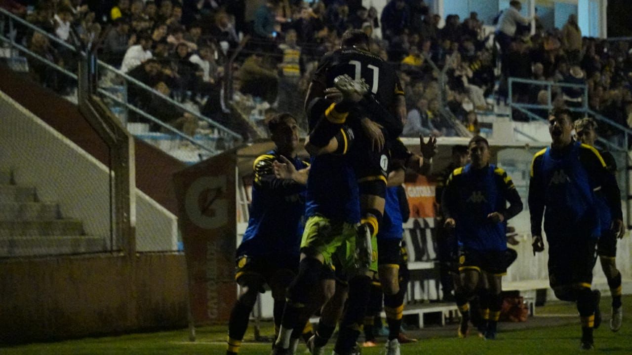 Santamarina venció a Liniers en Tandil y se ilusiona en el Federal A