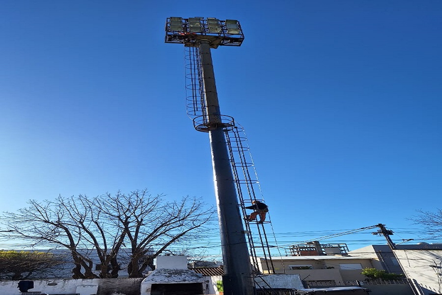 La renovación de luces del Estadio San Martín ya está en marcha y se espera la oficialización del partido que se jugará para la inauguración