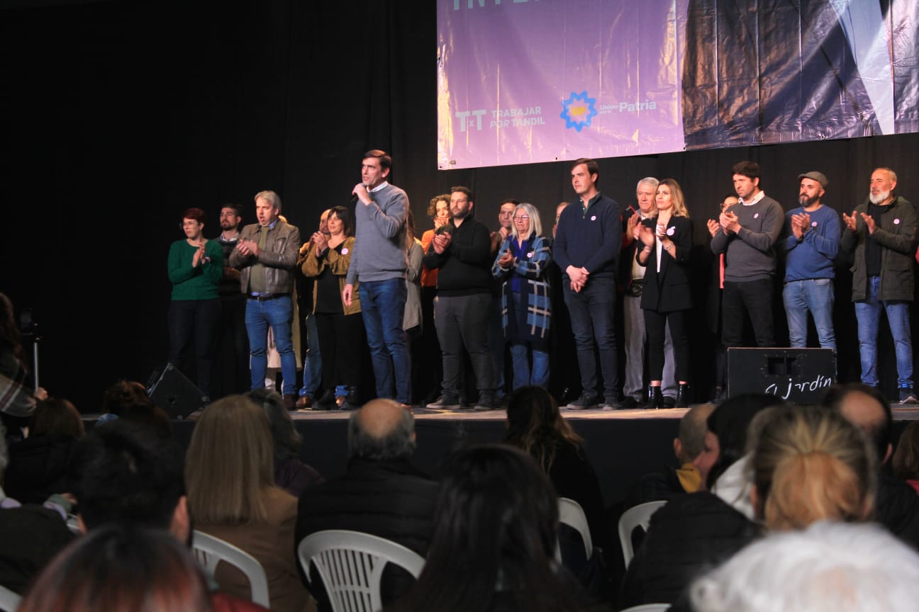 Rogelio Iparraguirre cerró su campaña de cara a las PASO 2023 con un acto frente a la militancia y poniendo en valor la importancia de la participación ciudadana en el futuro de Tandil