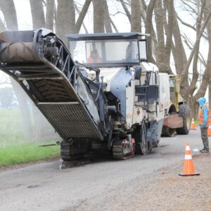 Con inversión del gobierno bonaerense, comenzaron los trabajos de repavimentación en el acceso a la Base Aérea y en distintos tramos de las rutas provinciales N°30 y 74