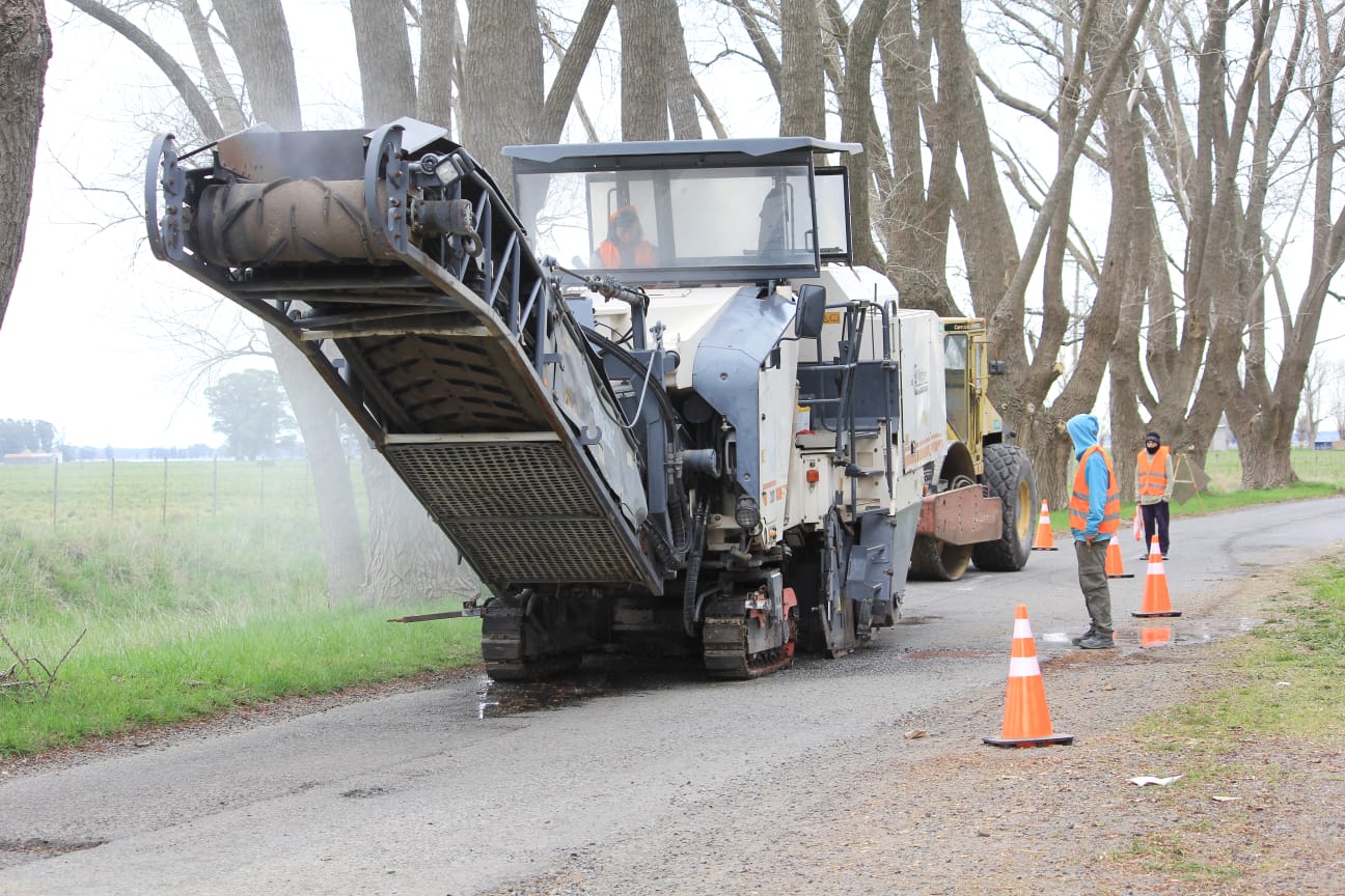 Con inversión del gobierno bonaerense, comenzaron los trabajos de repavimentación en el acceso a la Base Aérea y en distintos tramos de las rutas provinciales N°30 y 74