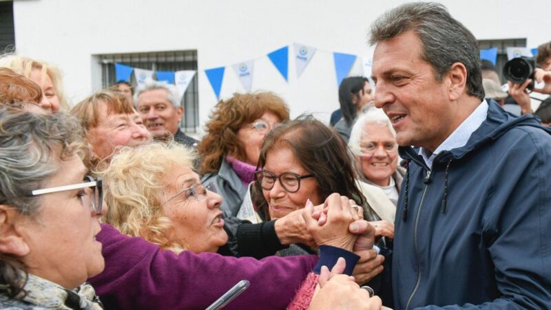 Massa anunció un refuerzo alimentario de $45.000 para jubilados y pidió «memoria» para tener futuro