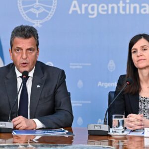 Massa anunció un nuevo IFE: los trabajadores informales cobrarán bonos de $47.000 en octubre y noviembre