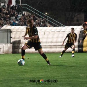 Santamarina ganó un partido clave ante Cipolletti y aguarda una mano de Olimpo para meterse nuevamente en zona de clasificación