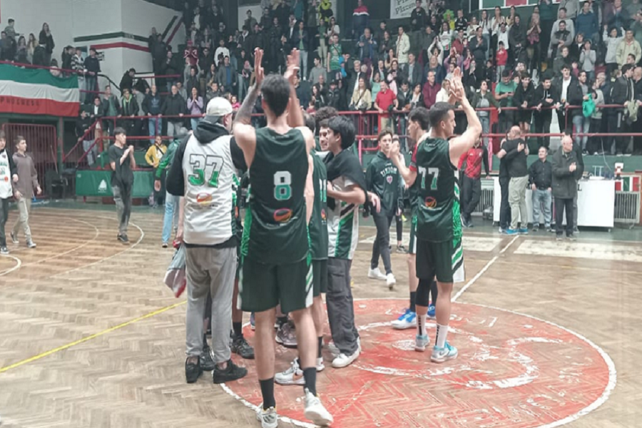 Villa Italia fue una fiesta: Unión se llevó el clásico ante Independiente y es líder en el Pre Federal