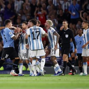 Clásico picante: Uruguay anuló al campeón del mundo y se llevó la victoria de La Bombonera