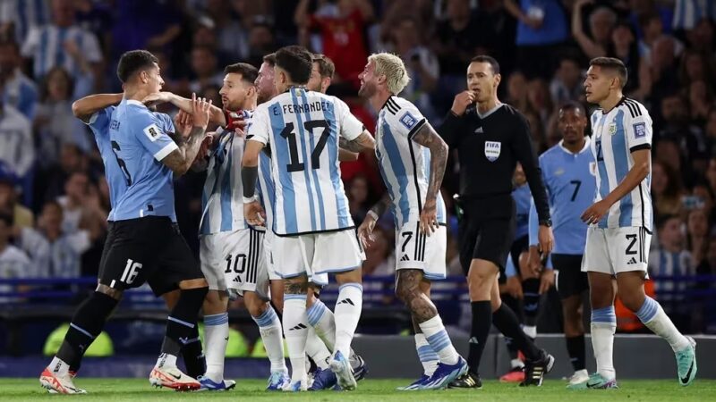 Clásico picante: Uruguay anuló al campeón del mundo y se llevó la victoria de La Bombonera