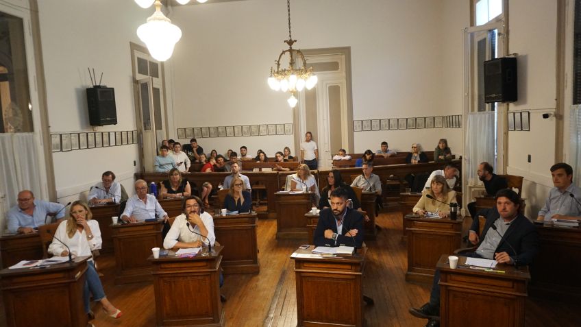 El Concejo Deliberante aprobó el Presupuesto 2024, rechazó por mayoría el DNU de Milei y llevó el boleto de colectivo a 291 pesos