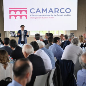 Kicillof en el Día de la Construcción: «Necesitamos discutir sobre los recursos que le corresponden a la provincia porque hay muchas obras para defender»