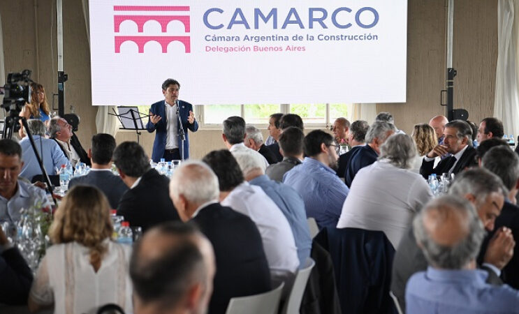 Kicillof en el Día de la Construcción: «Necesitamos discutir sobre los recursos que le corresponden a la provincia porque hay muchas obras para defender»
