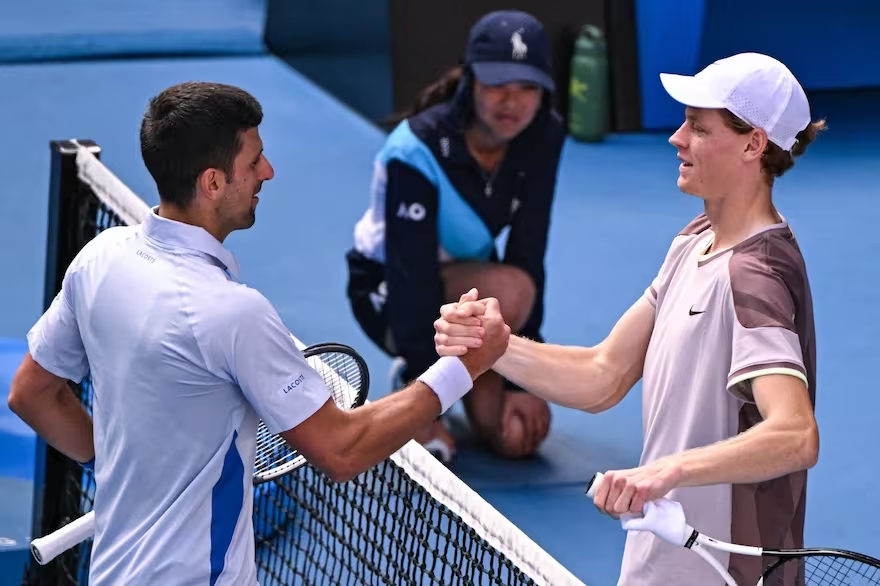 Jannik Sinner derrumbó el reinado de Novak Djokovic en el Australian Open con una actuación memorable y está en la final