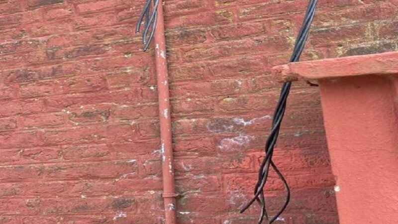 Nuevos hechos de vandalismo en el IPAT: robaron más de 80 metros de cableado aéreo que ponen en peligro el comienzo del ciclo lectivo 2024