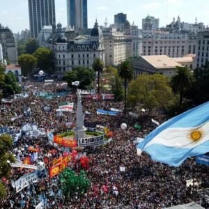 La Plaza de la Memoria: el pueblo argentino se congregó hacia Plaza de Mayo bajo la consigna “30.000 razones para defender la patria”