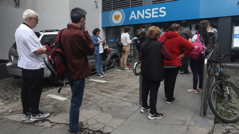 Desdoblan el pago de las jubilaciones y pensiones: la ANSES pagará en cuotas los haberes de abril