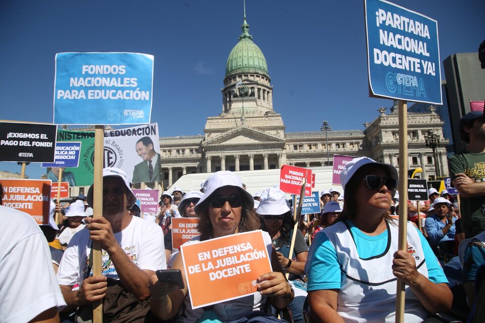 Recorte salarial para los maestros de todo el país: el Gobierno eliminó el Fondo de Incentivo Docente