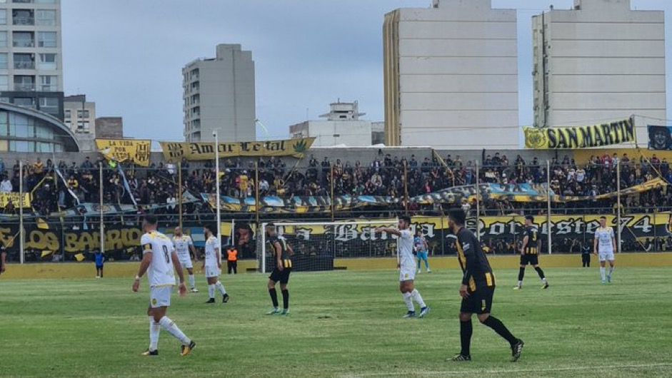 Santamarina se trajo una derrota de Bahía Blanca y quedó en la última posición de la zona