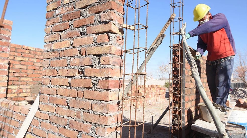 Fuerte derrumbe de los indicadores de la actividad de la industria y de la construcción